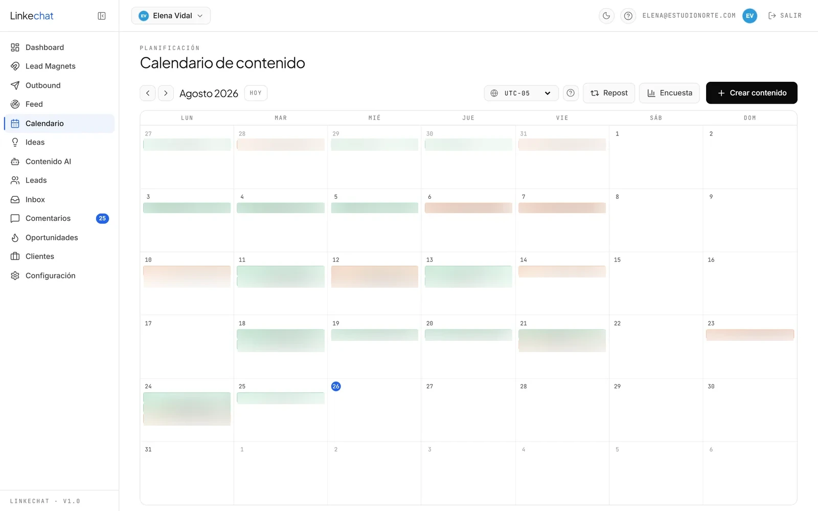 Vista mensual del calendario de LinkeChat con varias publicaciones programadas repartidas en distintos días